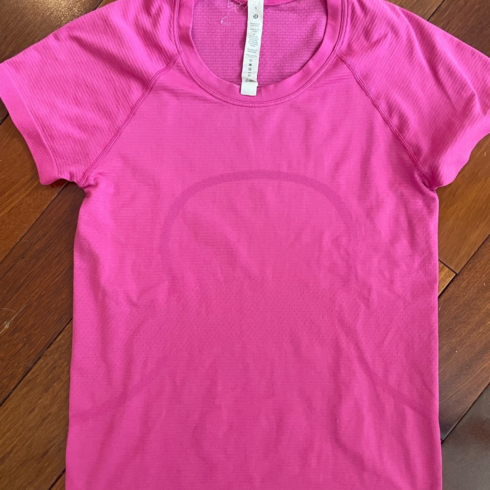 Lululemon Swifty Tech Short Sleeve Waist Length Raspberry Size 6 Like New
